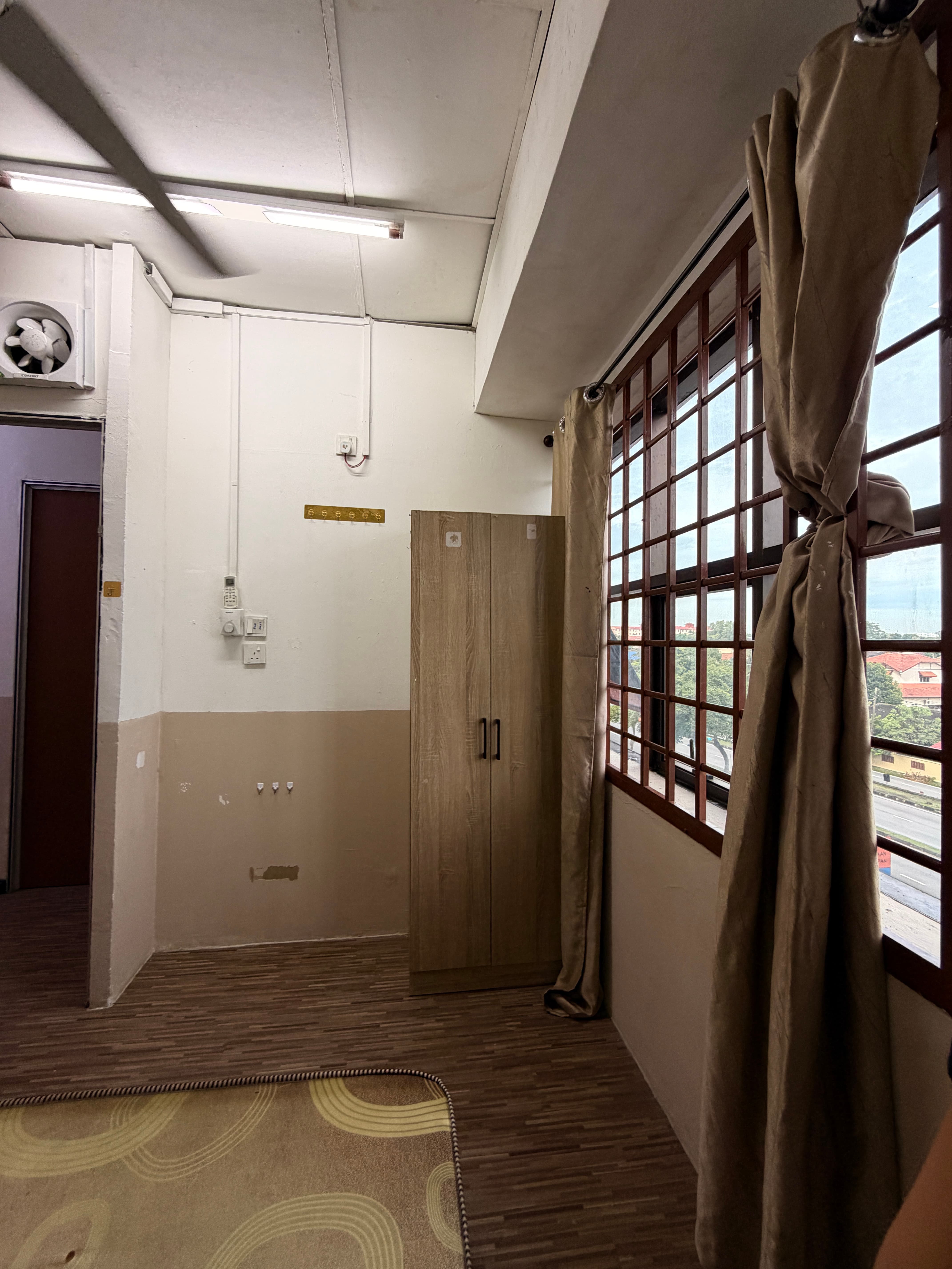 Larkin 04 - Queen bedroom (Window) with Air-conditioner view 2