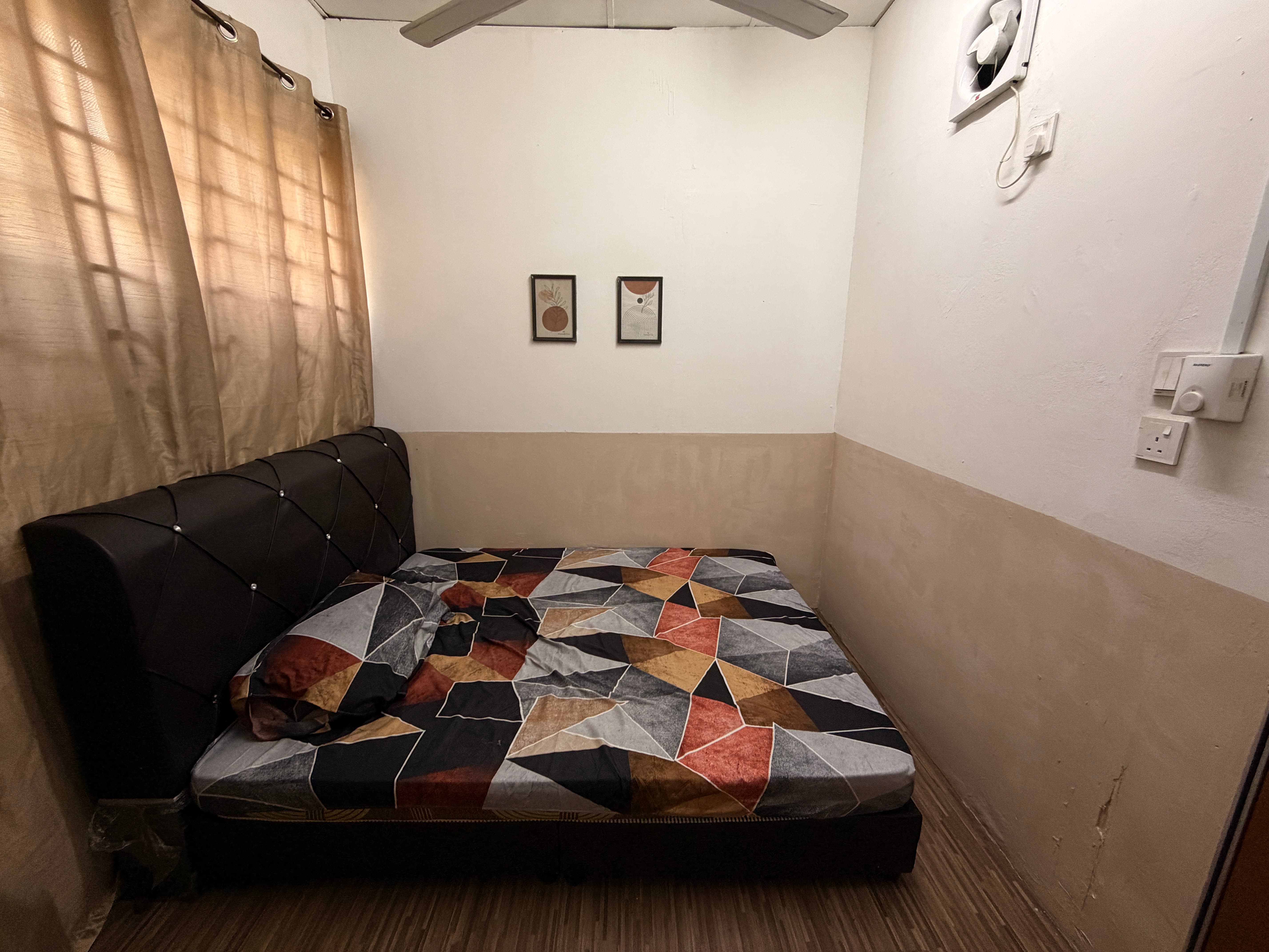 Larkin 10 - Queen bedroom (Window) view 2