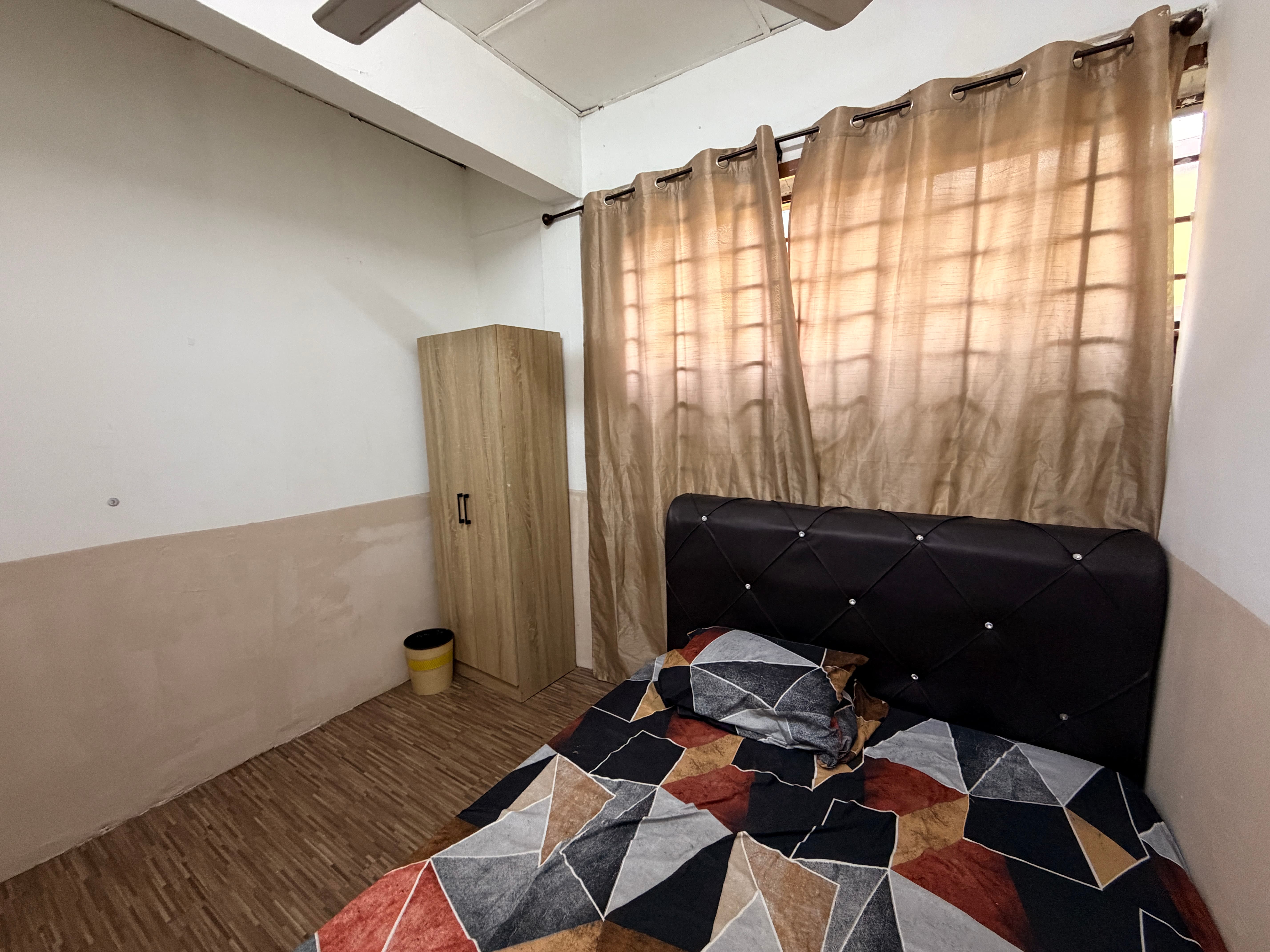 Larkin 10 - Queen bedroom (Window) view 3