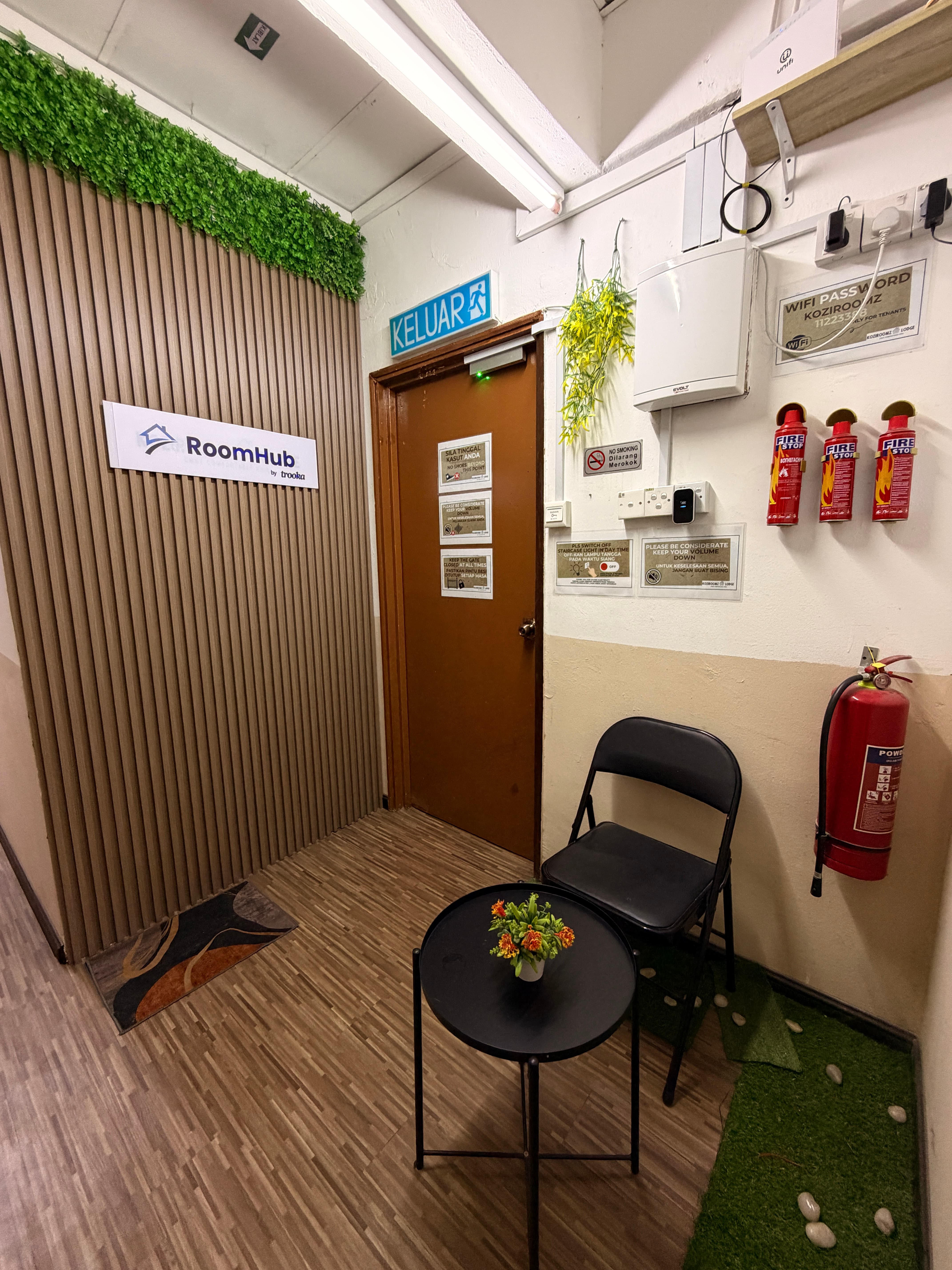 Larkin 10 - Queen bedroom (Window) view 5